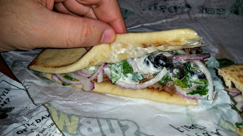 Subway Restaurants | restaurant | 17261 Ventura Blvd, Encino, CA 91316, USA | 8189063376 OR +1 818-906-3376