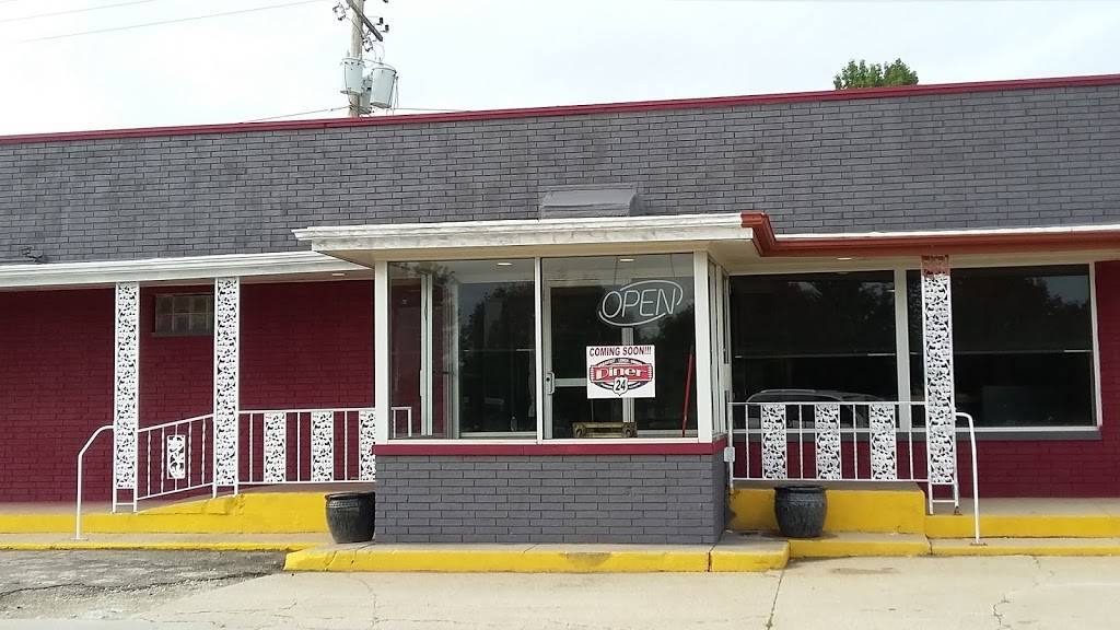 Diner 24 | restaurant | 512 E Oak St, Fairbury, IL 61739, USA | 8156922220 OR +1 815-692-2220