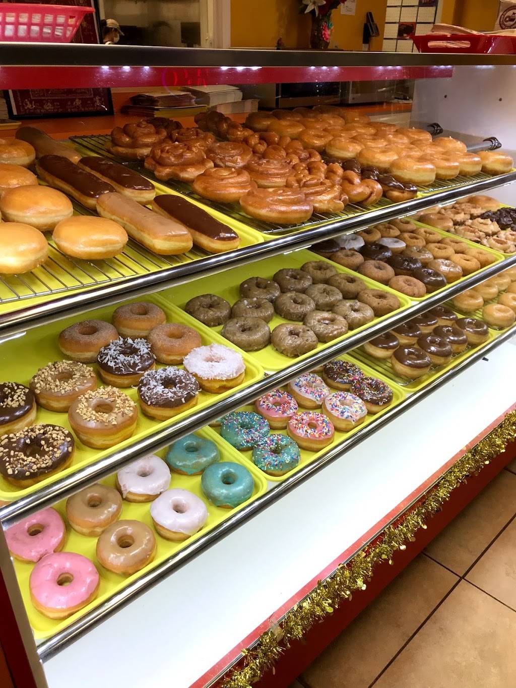 Snowflake donuts | restaurant | 7010 Woodridge Dr, Houston, TX 77087, USA | 8327425578 OR +1 832-742-5578