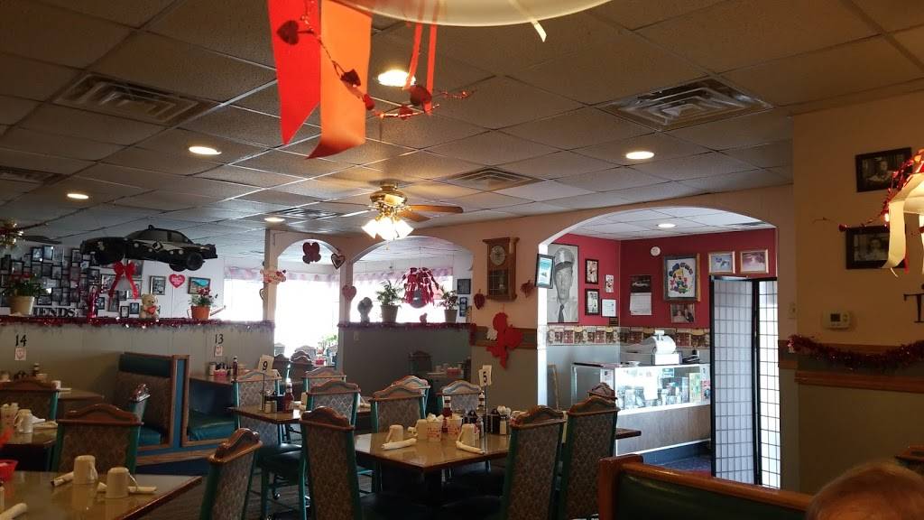 Mayberry Junction | restaurant | 390 N Locust St, Manteno, IL 60950, USA | 8154683811 OR +1 815-468-3811