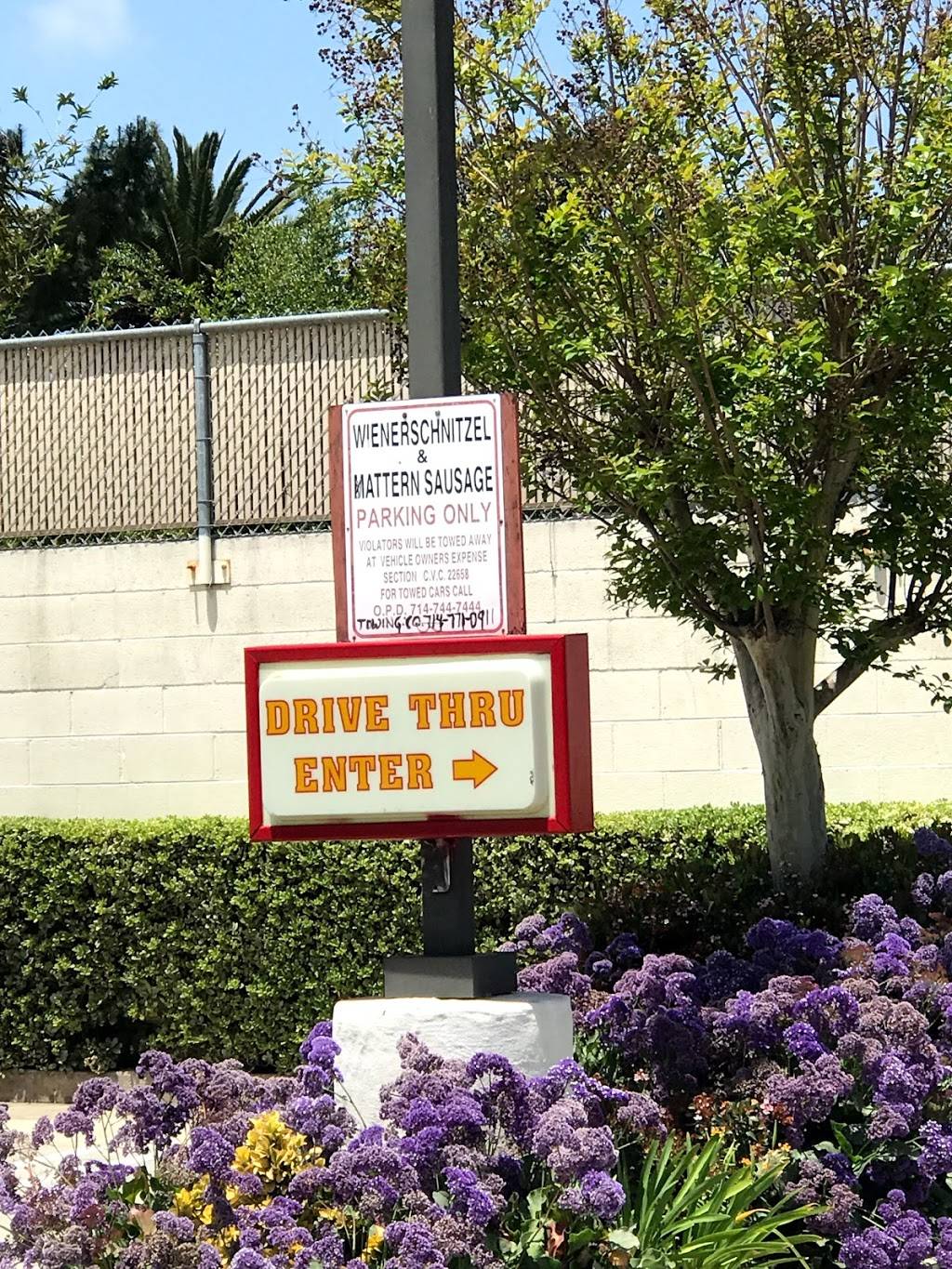 Wienerschnitzel | restaurant | 4341 E Chapman Ave, Orange, CA 92869, USA | 7146396506 OR +1 714-639-6506
