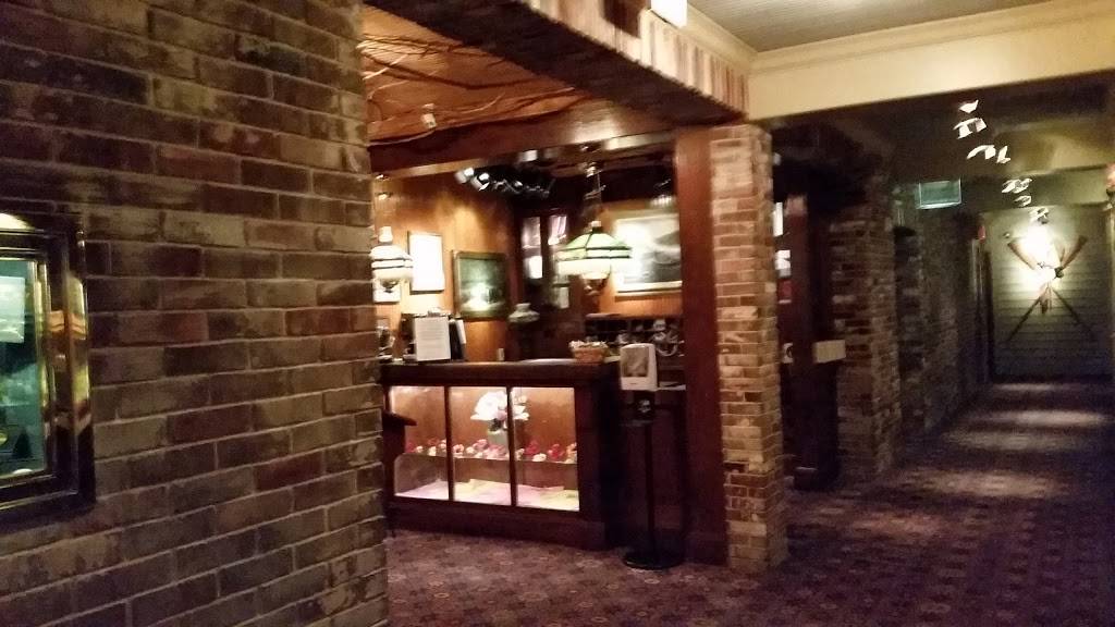 Clydes at Mark Center | restaurant | 1700 N Beauregard St, Alexandria, VA 22311, USA | 7038208300 OR +1 703-820-8300