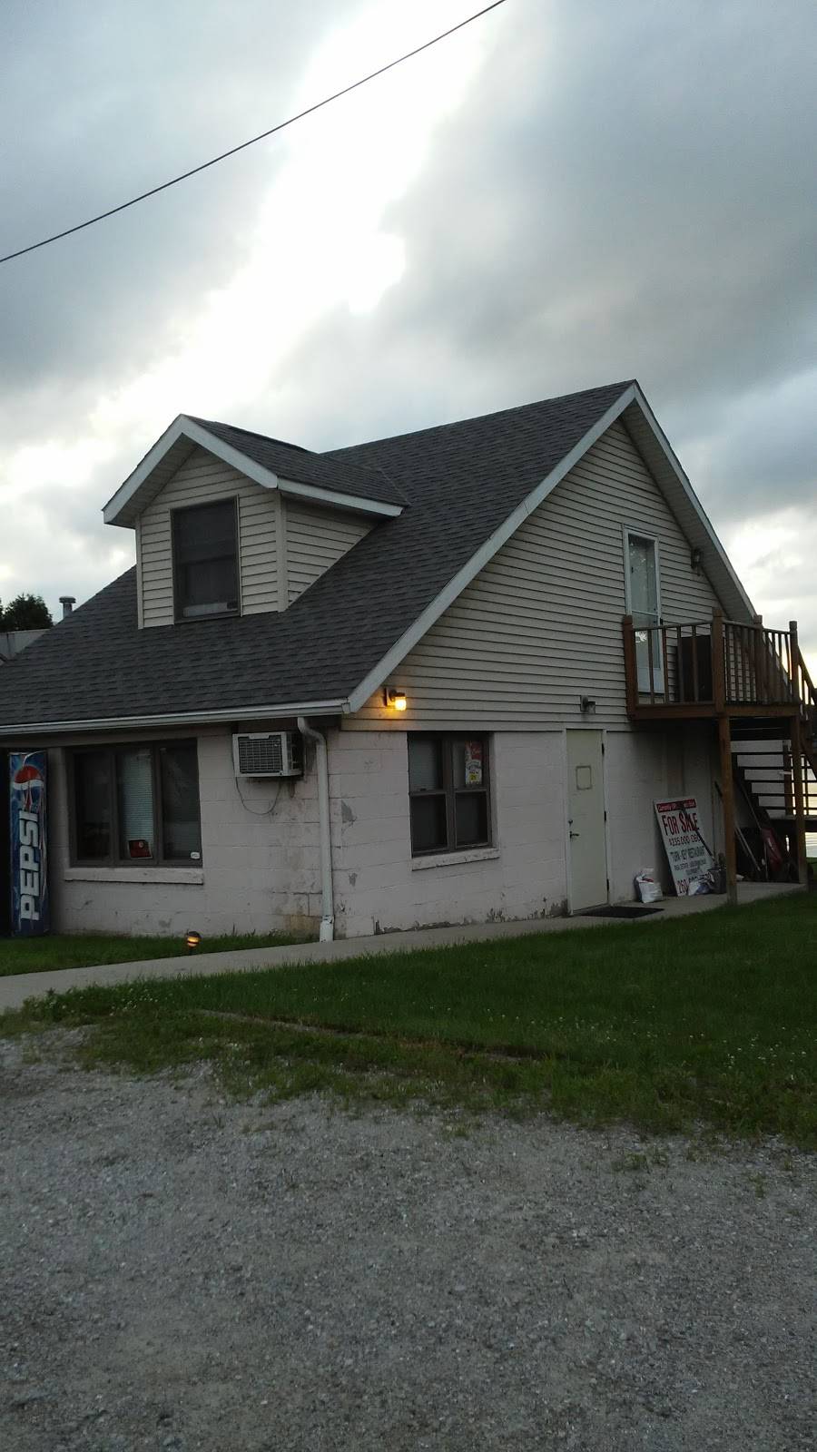 Lake House | restaurant | 3045 E State Rd 8, Albion, IN 46701, USA | 2606367579 OR +1 260-636-7579