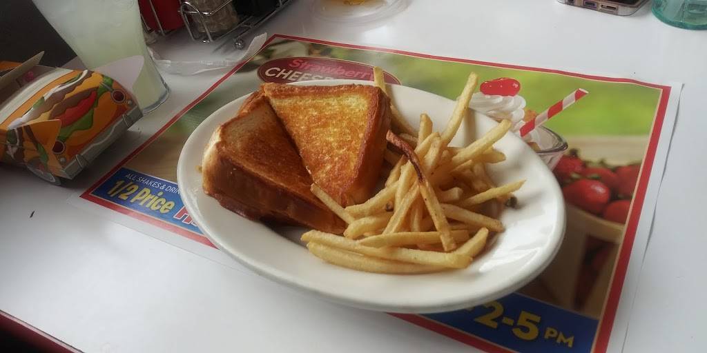 Steak n Shake | restaurant | 1415 SW Wanamaker Rd, Topeka, KS 66604, USA | 7852739711 OR +1 785-273-9711