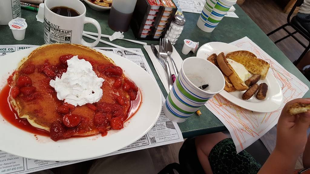 Early Bird Restaurant | restaurant | 37 Main St, Oakland, ME 04963, USA | 2074659608 OR +1 207-465-9608