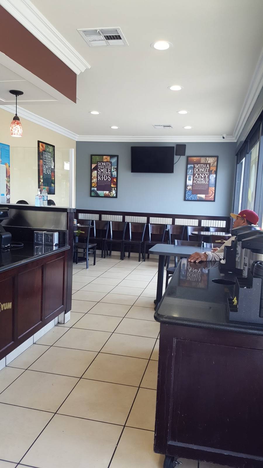 Yum Yum Donuts | cafe | 320 17th St, Santa Ana, CA 92706, USA | 7145600247 OR +1 714-560-0247