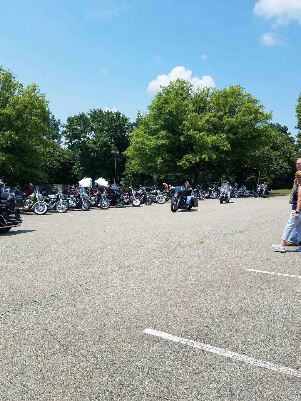 The Clubhouse on The Hill | restaurant | 499 Freeport Rd, Freeport, PA 16229, USA | 7242952582 OR +1 724-295-2582