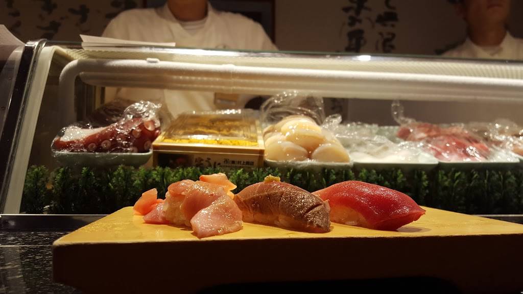 Shiros Sushi | restaurant | 2401 2nd Ave, Seattle, WA 98121, USA | 2064439844 OR +1 206-443-9844