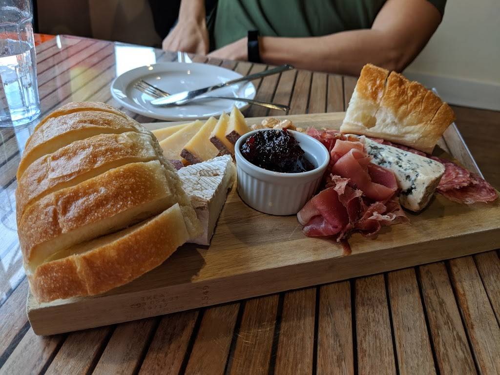 The Cheesemongers Table | restaurant | 203 5th Ave S #1, Edmonds, WA 98020, USA | 4256408949 OR +1 425-640-8949