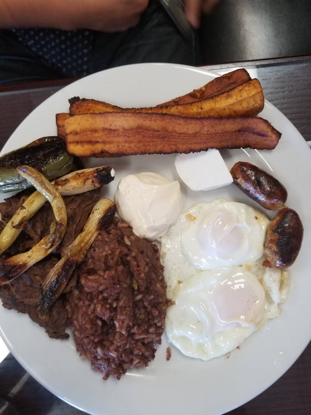 Armenia Restaurante Salvadoreño | restaurant | 2563 San Pedro St, Los Angeles, CA 90011, USA | 2137449915 OR +1 213-744-9915