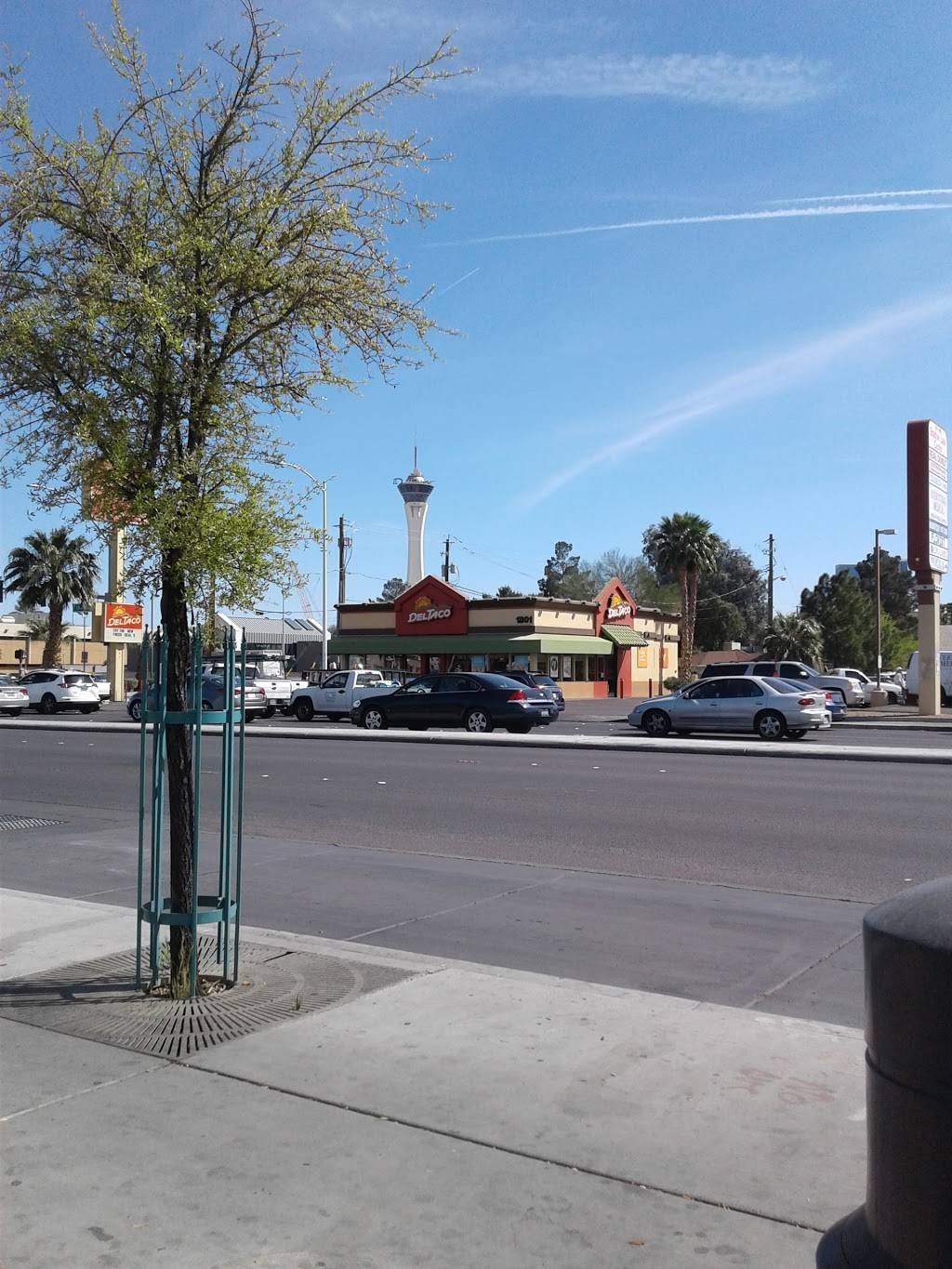 Del Taco | meal takeaway | 1801 W Charleston Blvd, Las Vegas, NV 89102, USA | 7023840264 OR +1 702-384-0264