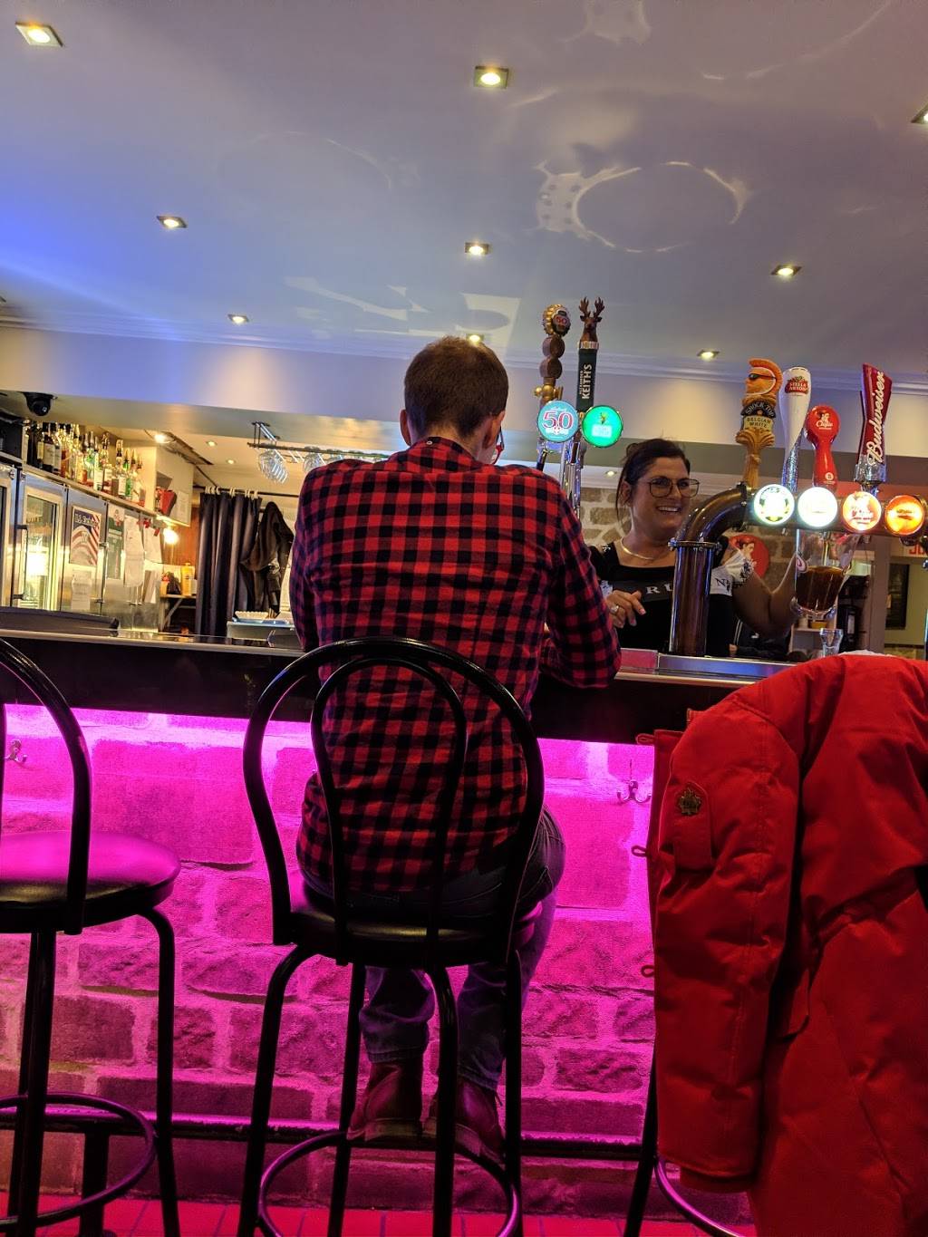 Pub Pare | restaurant | 7505 Boulevard Décarie, Montréal, QC H4P 2G9, Canada | 5147312106 OR +1 514-731-2106