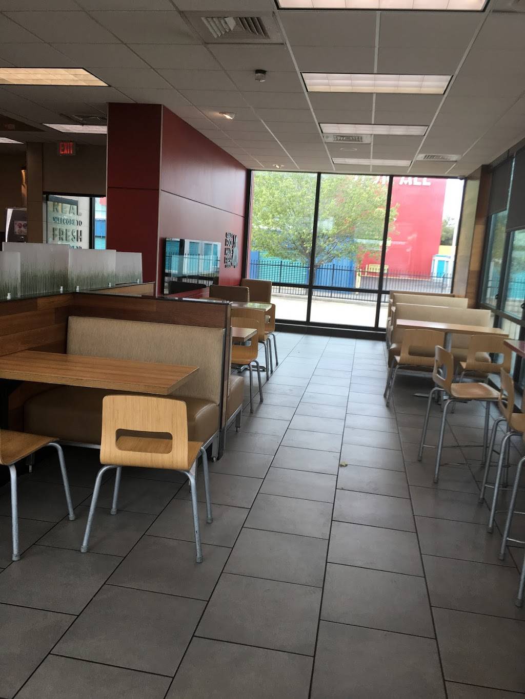 Wendys | restaurant | 4605 Chef Menteur Hwy, New Orleans, LA 70126, USA | 5043568602 OR +1 504-356-8602