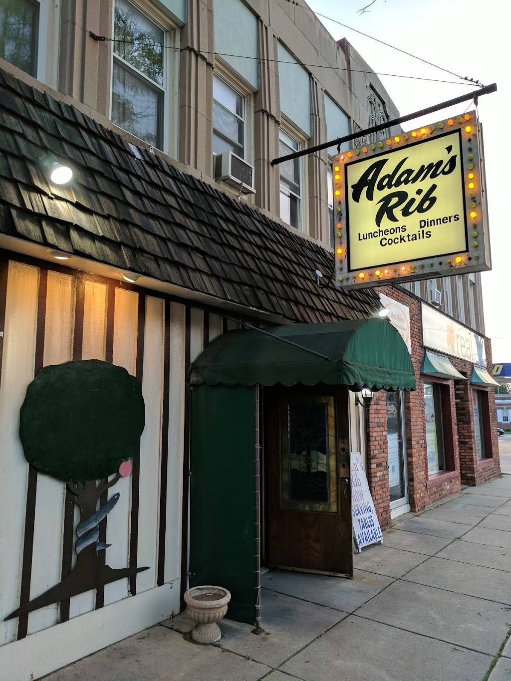 Adams Rib | restaurant | 4517 Main St, Snyder, NY 14226, USA | 7168393846 OR +1 716-839-3846