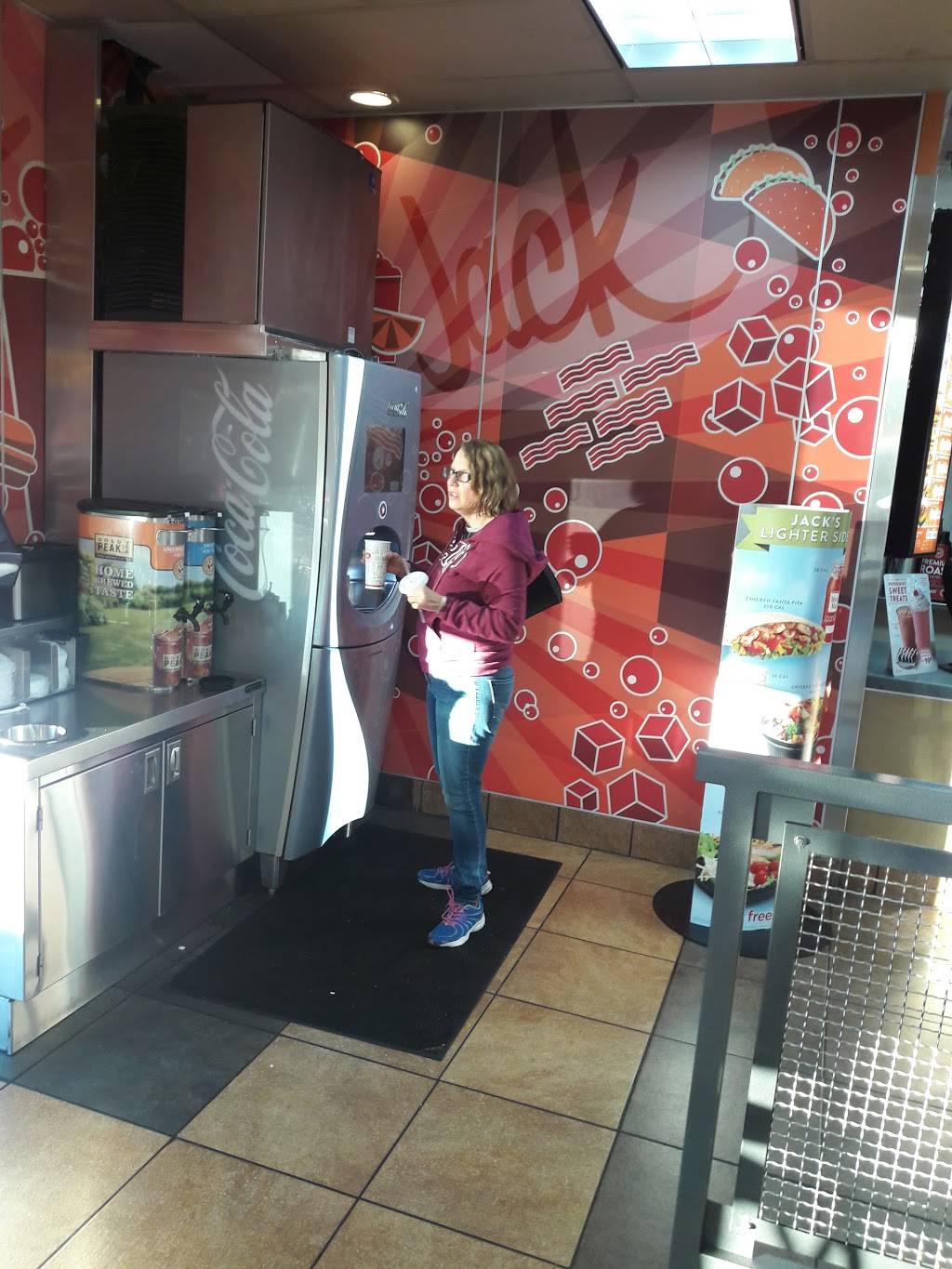 Jack in the Box | restaurant | 8040 N Mesa St, El Paso, TX 79932, USA | 9157604995 OR +1 915-760-4995