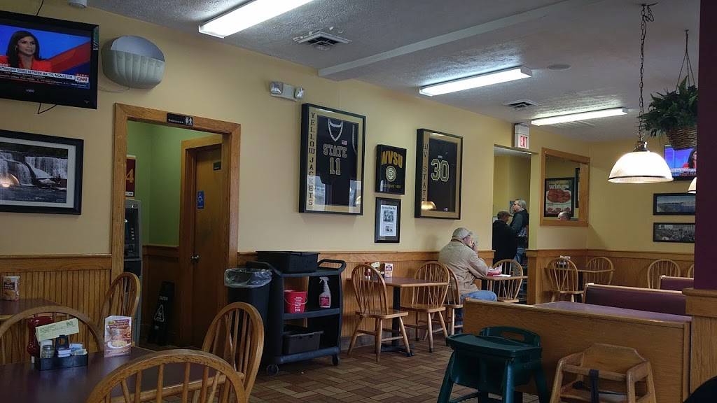 Tudors Biscuit World | restaurant | 1313 Fairlawn Ave, Dunbar, WV 25064, USA | 3047682046 OR +1 304-768-2046