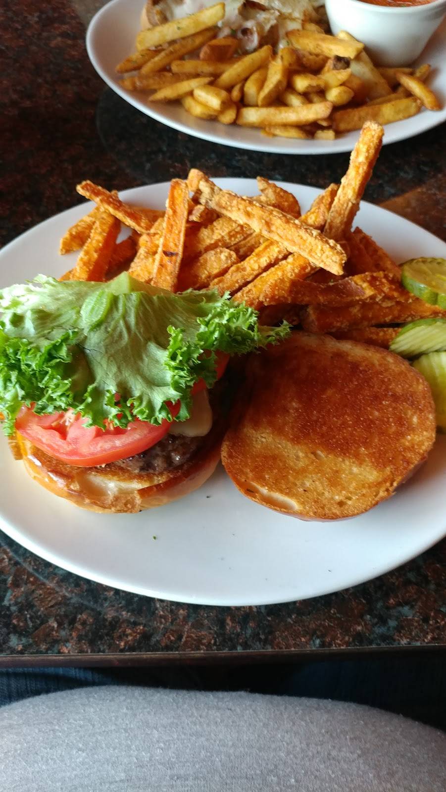 Joeys Bar & Grill | restaurant | 344 Chandler St, Worcester, MA 01602, USA | 5087973800 OR +1 508-797-3800