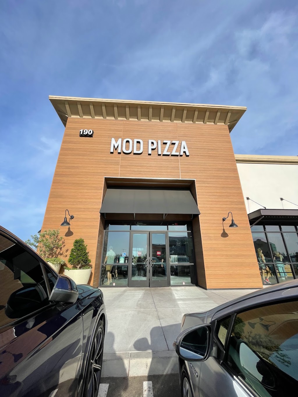 MOD Pizza | restaurant | 190 Roseville Pkwy Ste 100, Roseville, CA 95747, USA | 9167491350 OR +1 916-749-1350