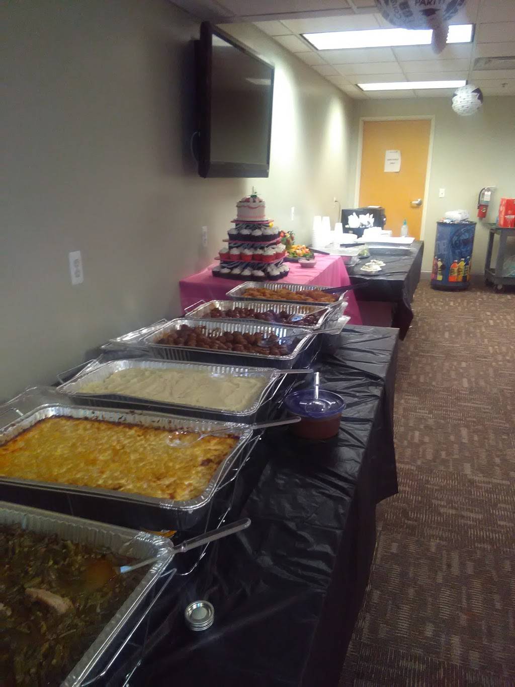 Me & My Girls Soul Food | restaurant | 11831 Seven Mile E, Detroit, MI 48205, USA | 3133728820 OR +1 313-372-8820