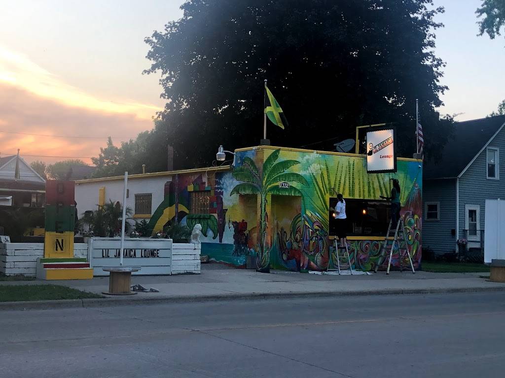 Lil Jamaica | restaurant | 1332 S Broadway, Green Bay, WI 54304, USA | 9203733826 OR +1 920-373-3826