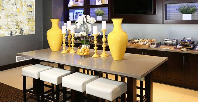 Johnnys Italian Steakhouse | restaurant | 101 Holiday St, East Peoria, IL 61611, USA | 3096923887 OR +1 309-692-3887