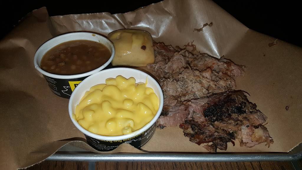 Dickeys Barbecue Pit | restaurant | 3500 Washtenaw Ave Ste E1, Ann Arbor, MI 48104, USA | 7342630436 OR +1 734-263-0436