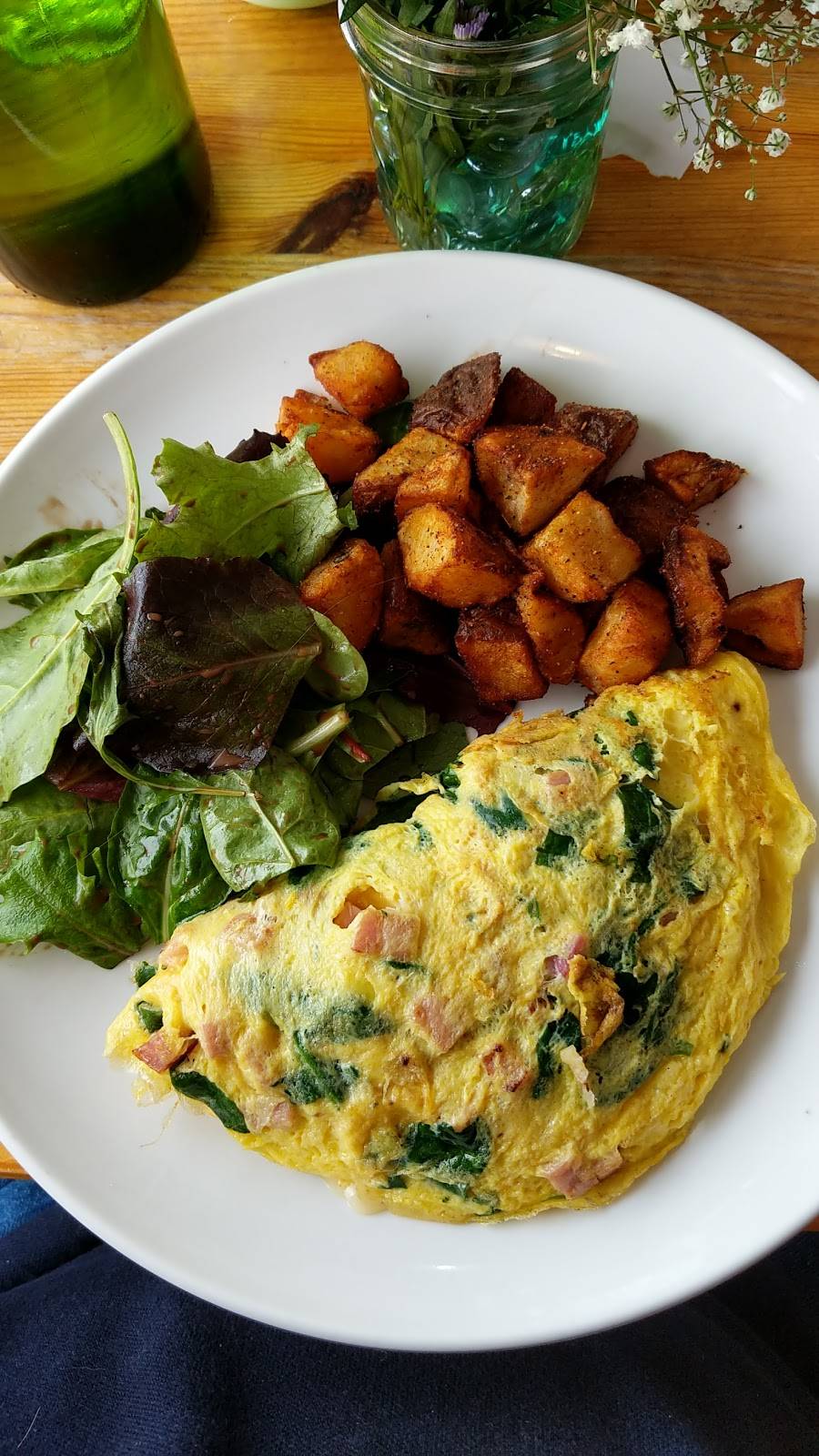 Esencia Urban Kitchen | restaurant | 3351 N Broadway, Chicago, IL 60657, USA | 7734728553 OR +1 773-472-8553