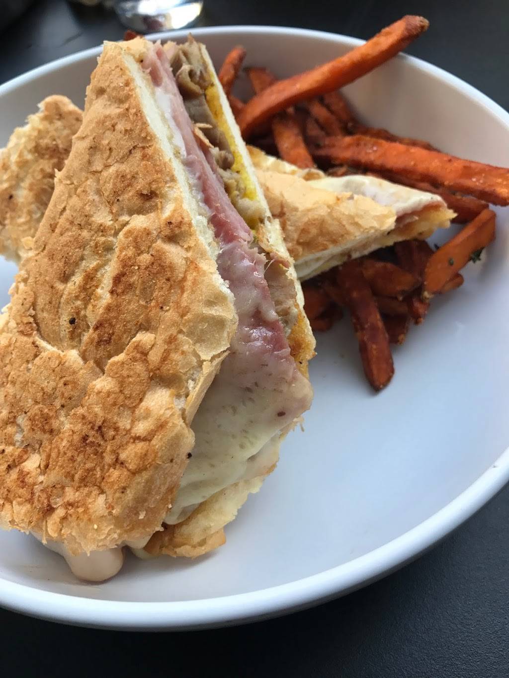 25 Degrees Chicago | restaurant | 736 N Clark St, Chicago, IL 60654, USA | 3129439700 OR +1 312-943-9700