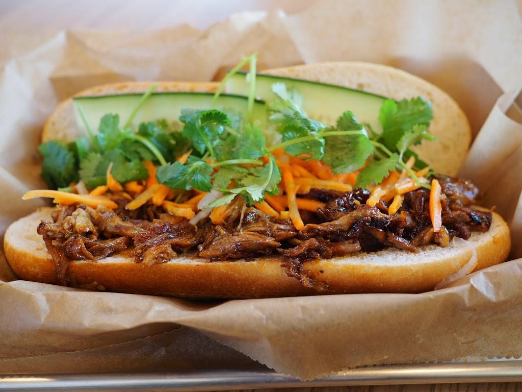 Banh Mi Station | restaurant | Dallas, TX 75208, USA | 9726299908 OR +1 972-629-9908