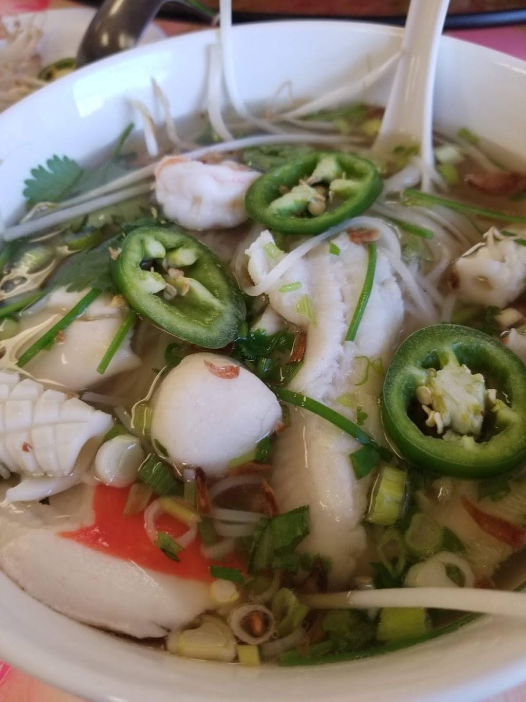 Que Huong Restaurant (former Maxim) | restaurant | 3424 N 19th Ave #8, Phoenix, AZ 85015, USA | 6022342710 OR +1 602-234-2710