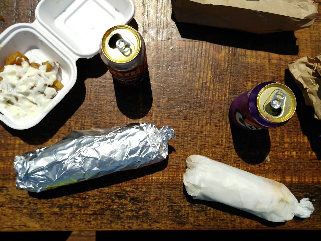 Shawarma Chelsea | restaurant | 7 Chemin Old Chelsea, Chelsea, QC J9B 1K1, Canada | 8198275333 OR +1 819-827-5333