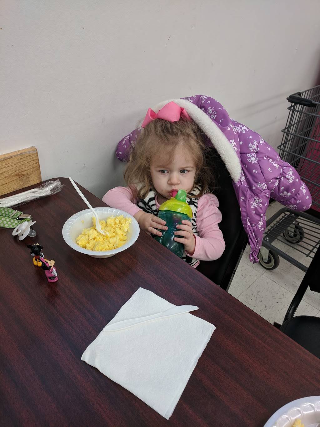 Cafe IGA | restaurant | 915 N Walnut St, Mt Carmel, IL 62863, USA | 6182624177 OR +1 618-262-4177