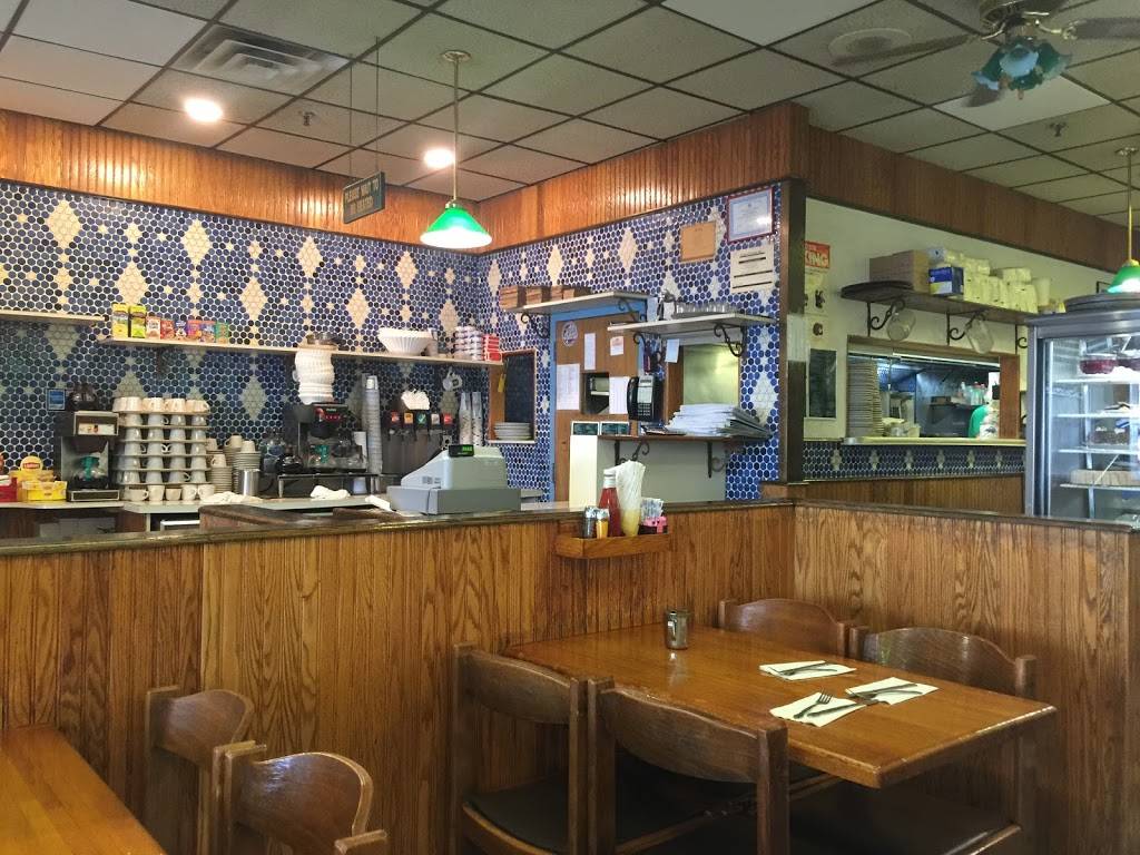 Tabys Burger House | restaurant | 28 Audrey Ave, Oyster Bay, NY 11771, USA | 5166247781 OR +1 516-624-7781