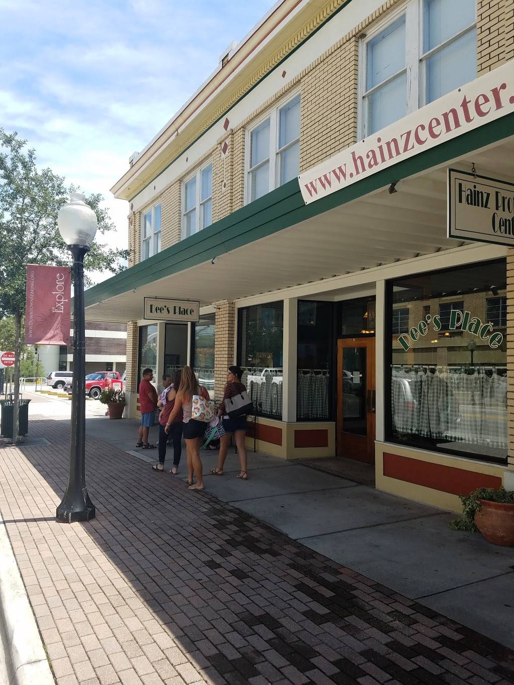 Dees Place | restaurant | 138 N Ridgewood Dr, Sebring, FL 33870, USA | 8634712228 OR +1 863-471-2228