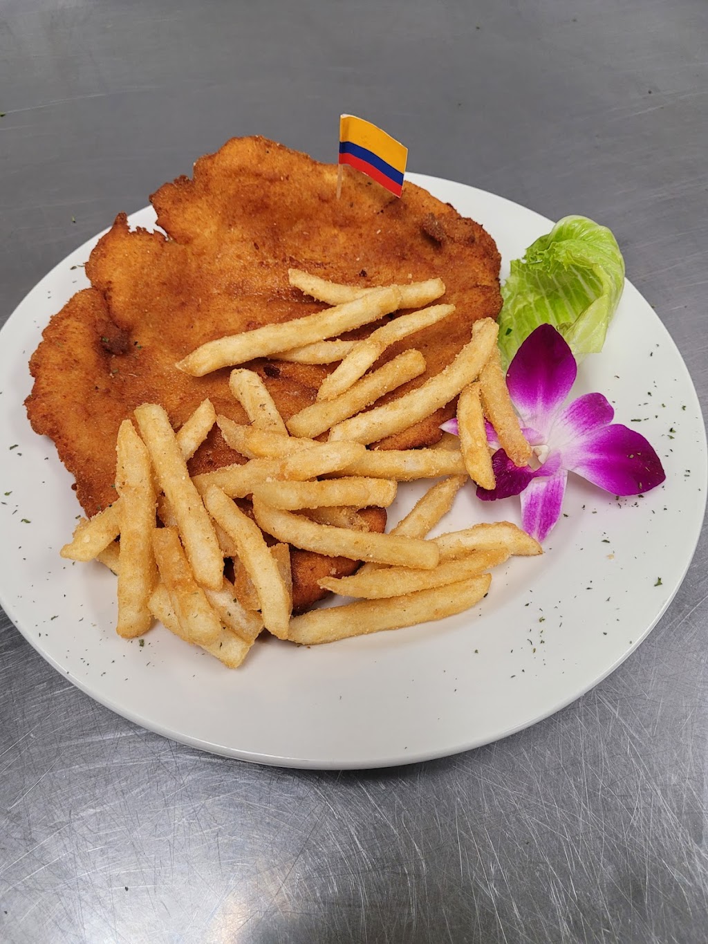 La Pollera Colombiana Restaurant | restaurant | 3579 E Washington Ave, Madison, WI 53704, USA | 6086308132 OR +1 608-630-8132