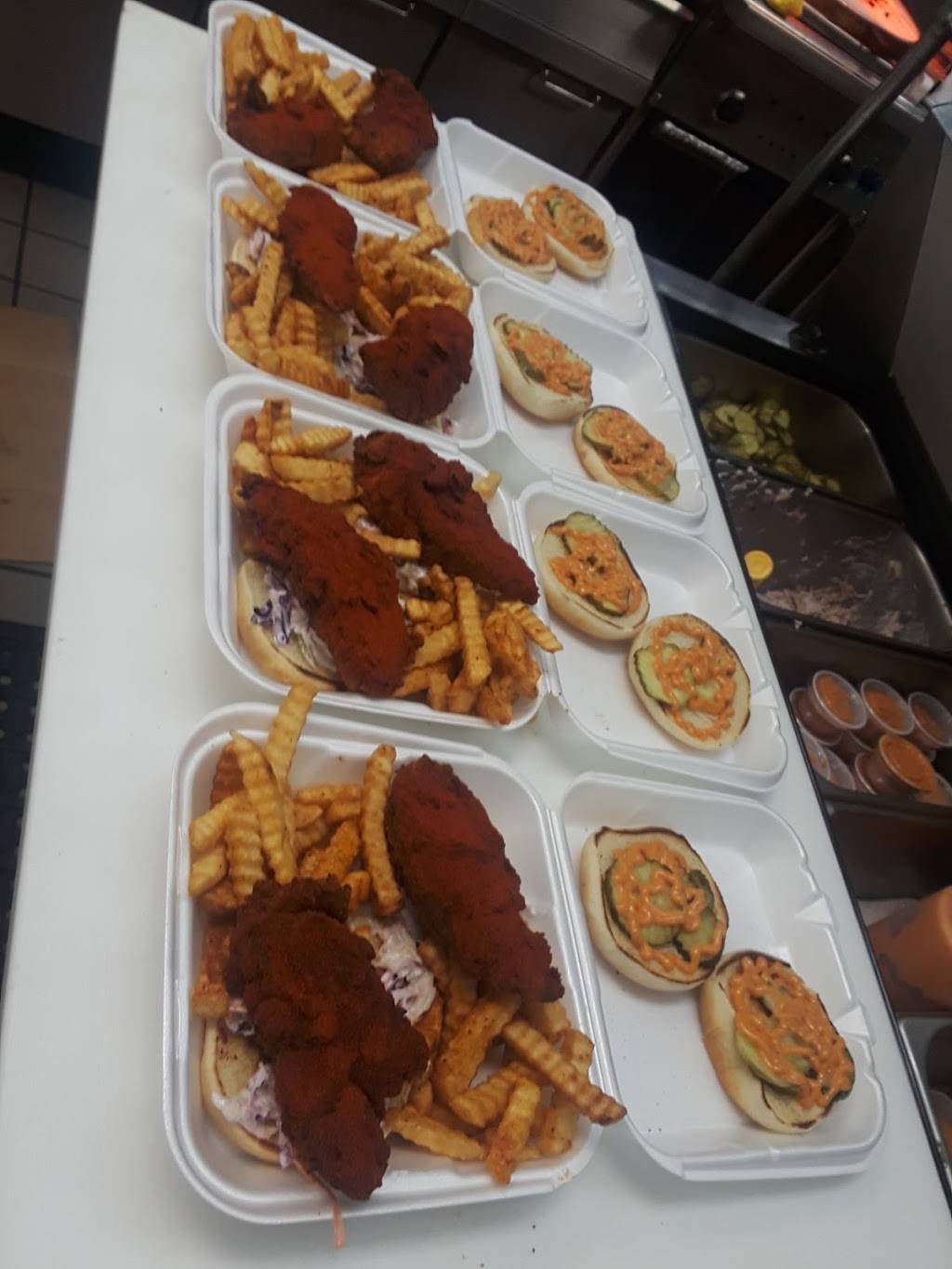 The Hot Clucker | restaurant | 7365 W Sahara Ave Suite A, Las Vegas, NV 89117, USA | 7028881001 OR +1 702-888-1001