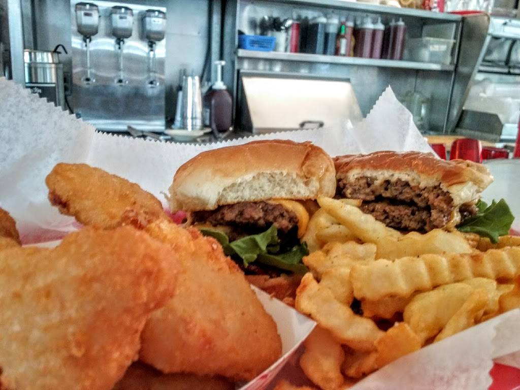 Carls Townhouse | restaurant | 95 W 2nd St, Chillicothe, OH 45601, USA | 7407731660 OR +1 740-773-1660