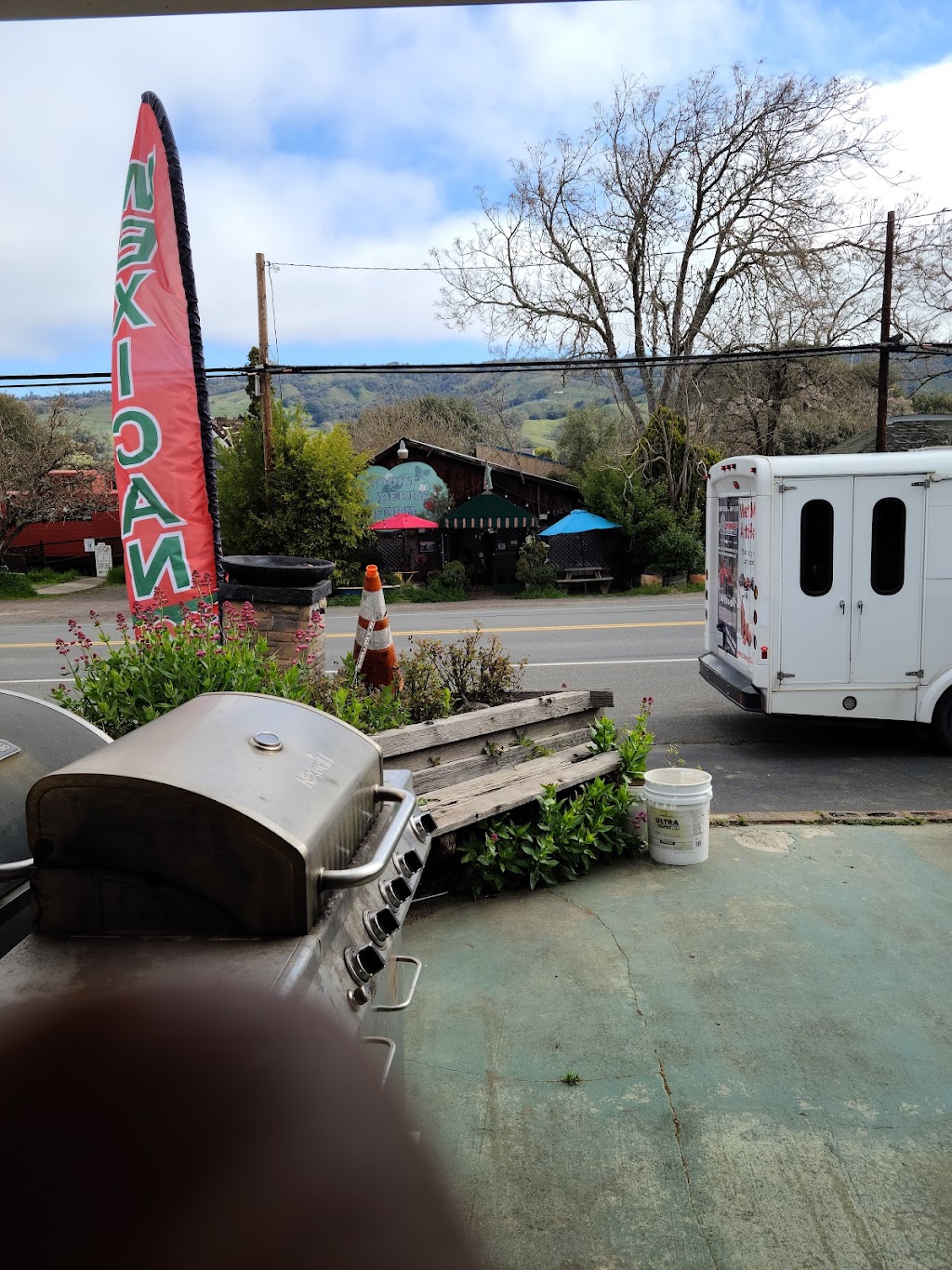 Redwood Drive-In | restaurant | 13980 CA-128, Boonville, CA 95415, USA | 7078953441 OR +1 707-895-3441