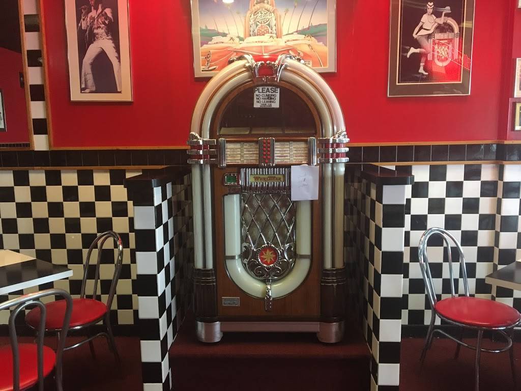 P.J.s Moon Doggies | restaurant | 1702 Milwaukee Ave, Glenview, IL 60025, USA | 8476998330 OR +1 847-699-8330