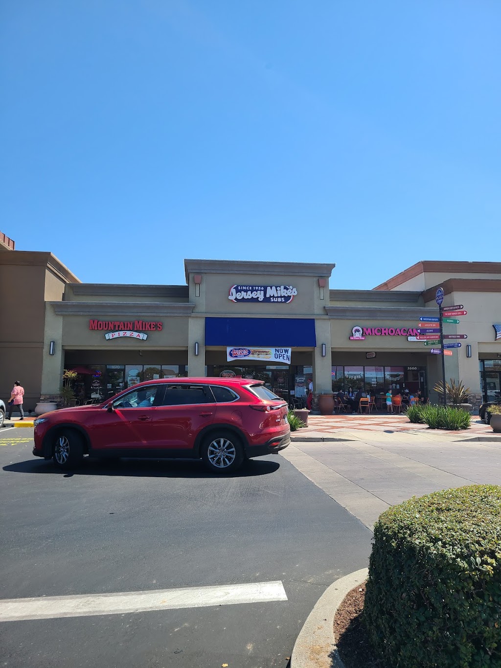 Jersey Mikes Subs | meal takeaway | 1668 N Main St, Salinas, CA 93906, USA | 8312086944 OR +1 831-208-6944