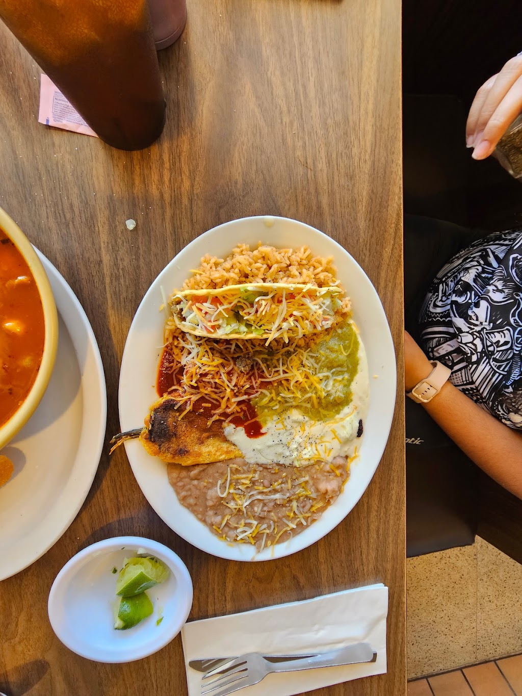 Lucy’s | restaurant | 1155 S Valley Dr, Las Cruces, NM 88005, USA | 5755235619 OR +1 575-523-5619