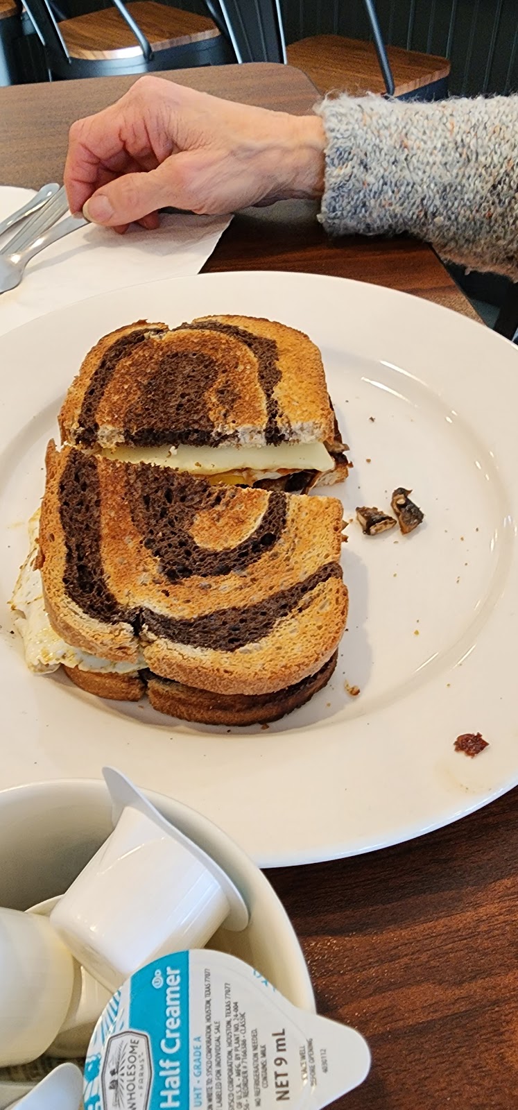 The Dam Grille | restaurant | 142 Main St, Pepperell, MA 01463, USA | 9786501122 OR +1 978-650-1122