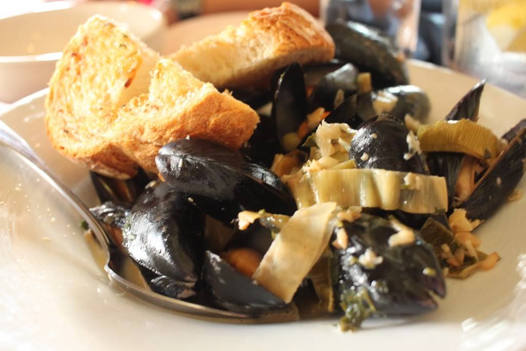 Providence Oyster Bar | restaurant | 283 Atwells Ave, Providence, RI 02903, USA | 4012728866 OR +1 401-272-8866