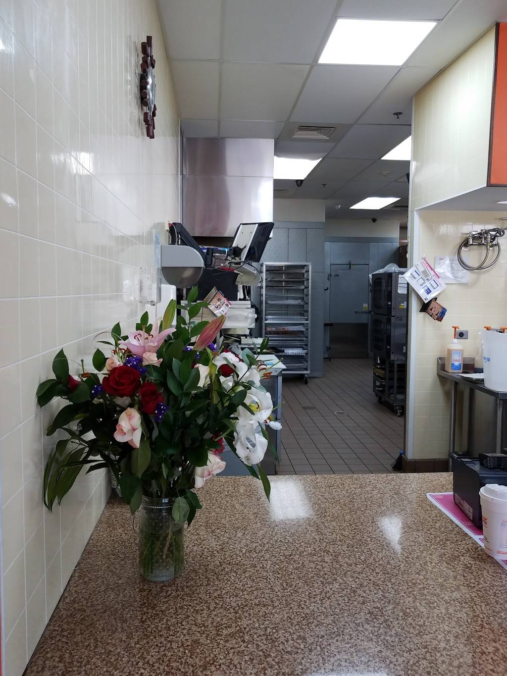 Dunkin Donuts | cafe | 6310 Woodward Ave, Downers Grove, IL 60516, USA | 6309645465 OR +1 630-964-5465