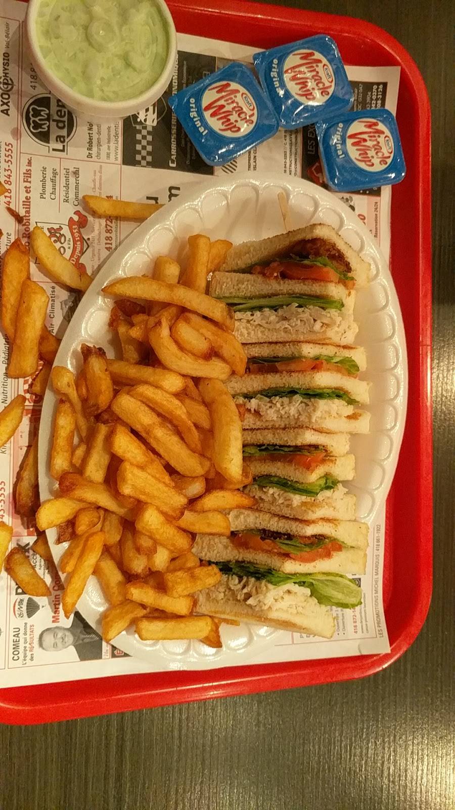 Restaurant Patates Plus | restaurant | 1111 Boulevard Pie-XI N, Québec, QC G3K 2S8, Canada | 4188421323 OR +1 418-842-1323