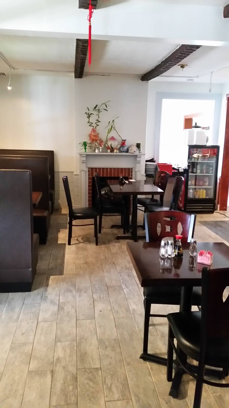 House of Poolesville | restaurant | 19611 Fisher Ave, Poolesville, MD 20837, USA | 3013492935 OR +1 301-349-2935