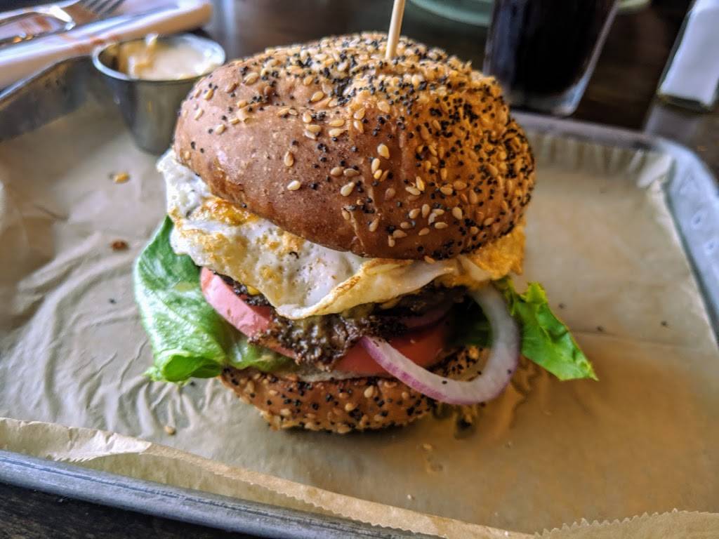 Angus Burgers and Shakes | restaurant | 10177 S 168th Ave #101, Omaha, NE 68136, USA | 4024016613 OR +1 402-401-6613