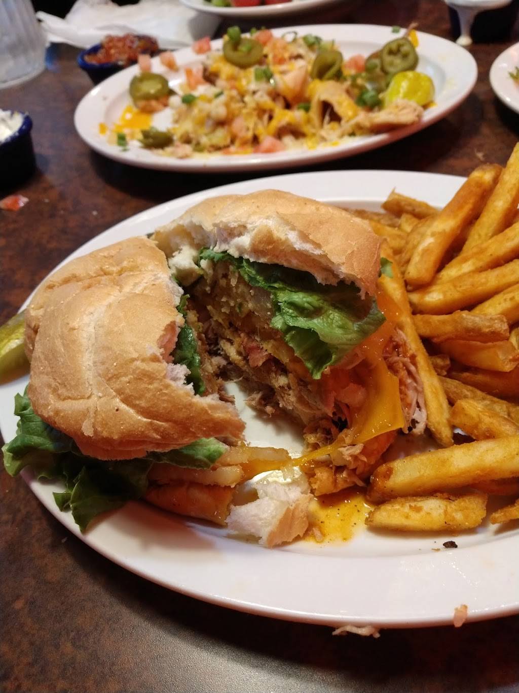 Red Hot & Blue Leesburg | restaurant | 541 E Market St, Leesburg, VA 20176, USA | 7036694242 OR +1 703-669-4242