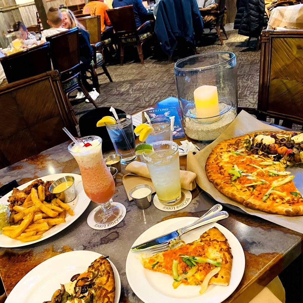 Uncle Bucks Fish Bowl & Grill | restaurant | 612 Devils Pool Rd, Ridgedale, MO 65739, USA | 4173352777 OR +1 417-335-2777