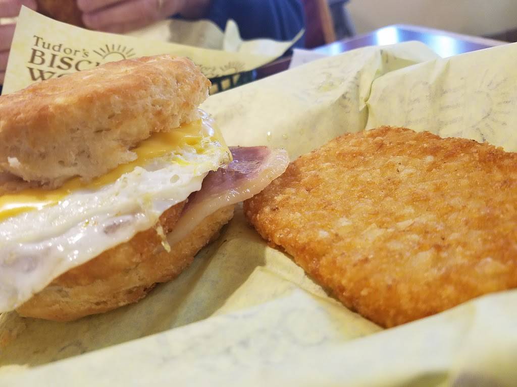 Tudors Biscuit World | restaurant | 6304 Sissonville Dr, Sissonville, WV 25320, USA | 3049840160 OR +1 304-984-0160